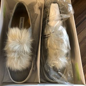 Steve Madden Bryanne Pom Sneaker